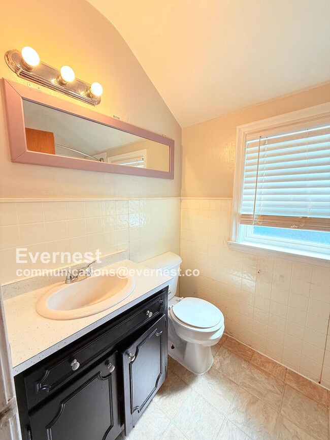 Building Photo - 3852 Wallwerth Dr