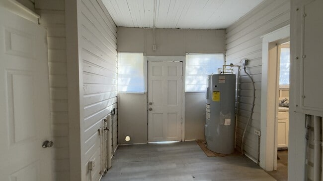 Building Photo - 1672 W 2nd St