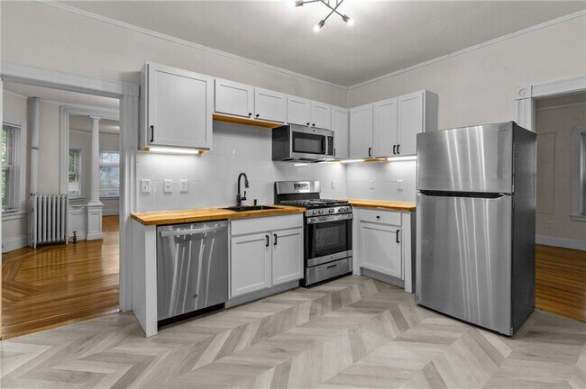 Building Photo - 159 Camp St