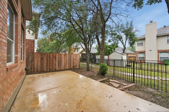 Building Photo - Gated Round Rock Ranch Lease | 3 Bed + Flex Space | 2,376 SF in The Enclave