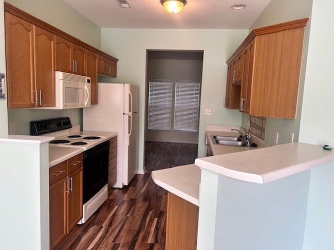 Building Photo - Townhome in Matthews