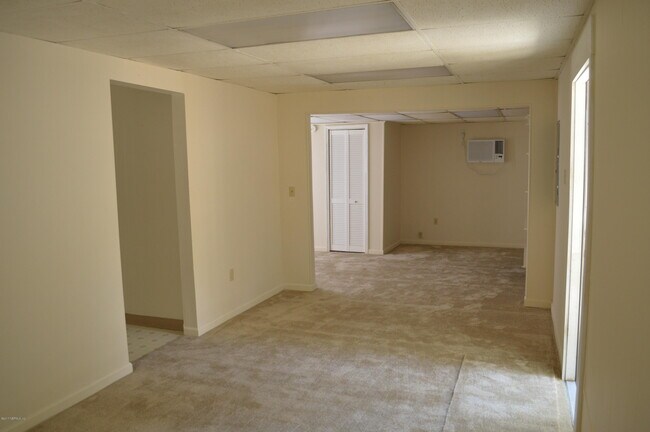 Building Photo - 3648 Riverside Ave