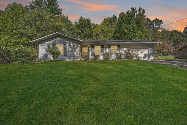 Primary Photo - 2810 Antioch Rd