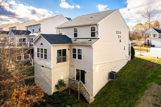 Building Photo - Spacious Home in Williamsburg - WASHINGTON RIDGE