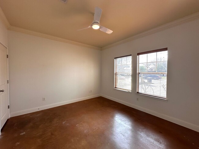 Building Photo - Two Story 3 Bedrooms 2.5 Bathrooms Home for Rent in Prime East of Austin Location, nearby Muller ...