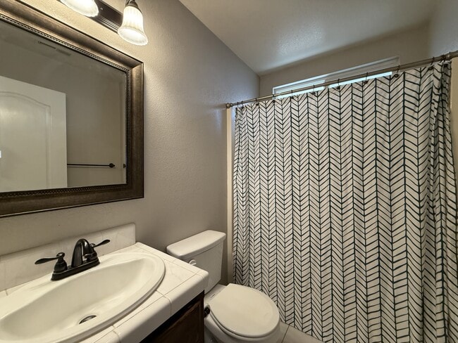 Building Photo - 2170 Robailey Dr