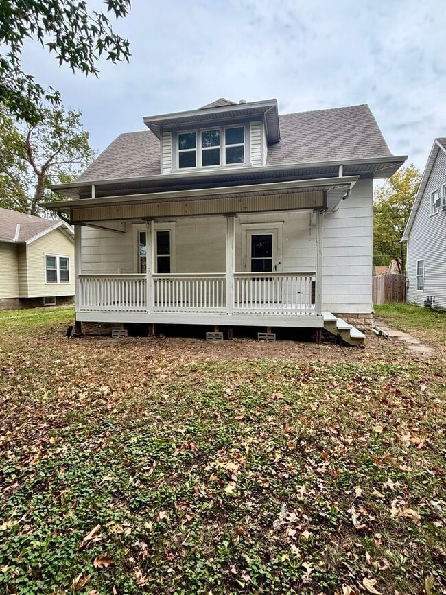 Building Photo - Italian Estates Property Management