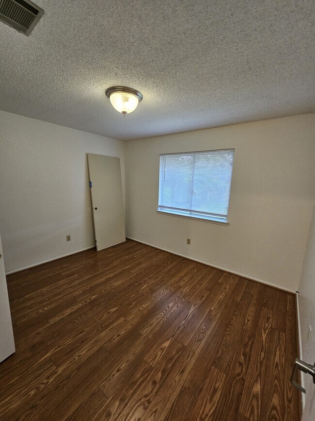 Building Photo - 12701 Europa Ln