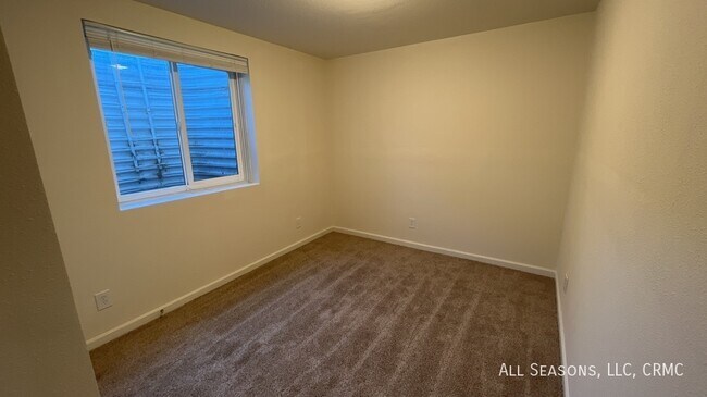 Building Photo - 616 N Spruce St