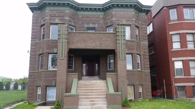 Building Photo - 309 E Edsel Ford Fwy