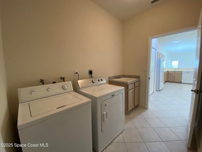 Building Photo - 3472 Carambola Cir