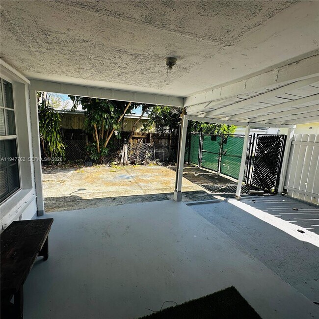 Building Photo - 732 Moffett St