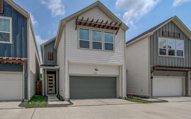 Building Photo - 970 Highland Sound Ln