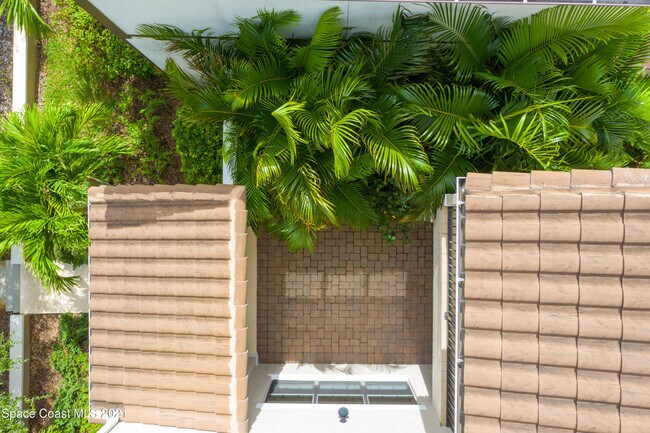 Building Photo - 7205 Primavera Ln