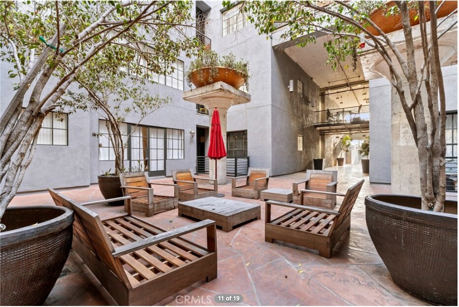 Building Photo - 420 S San Pedro St