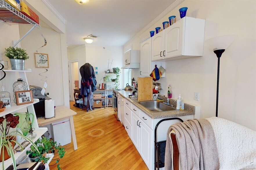 Building Photo - 5 Bishop Allen Dr