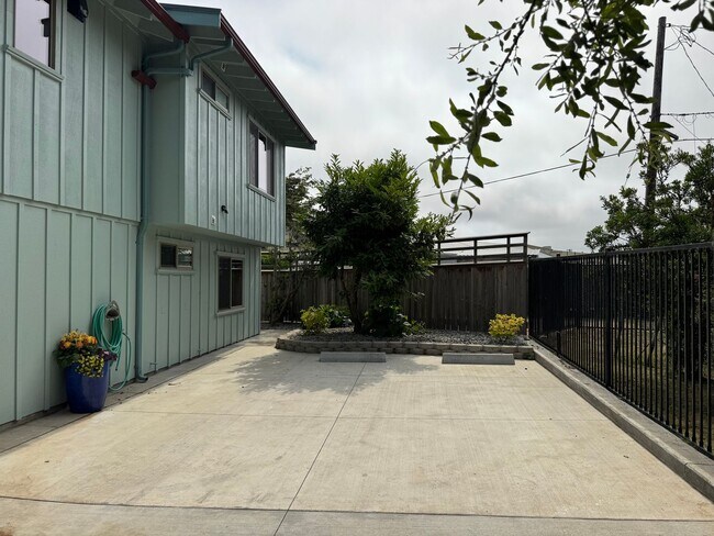 Building Photo - 514 Shaw Ave