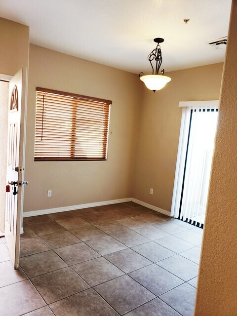 Building Photo - *PENDING APP* Townhome, single story