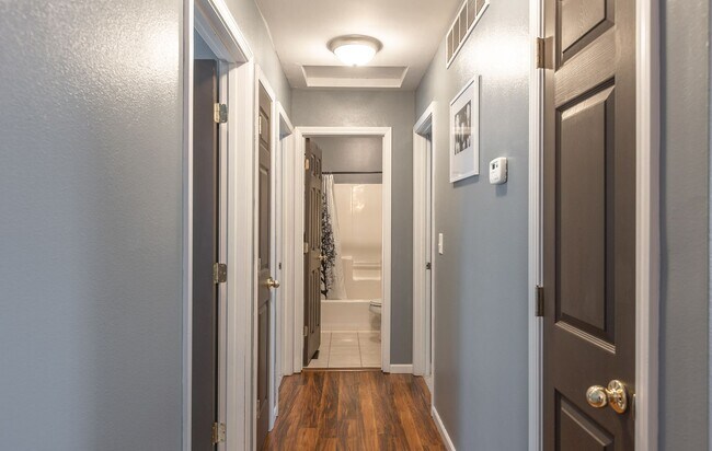 Building Photo - 3bd/2ba home available in November
