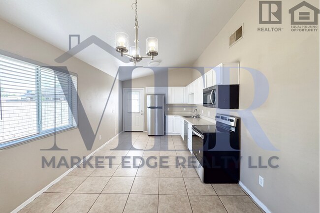 Building Photo - 3Bed/2Bath Home at Broadway/16th St! Ready for Immediate Move-In!--NO HOA!