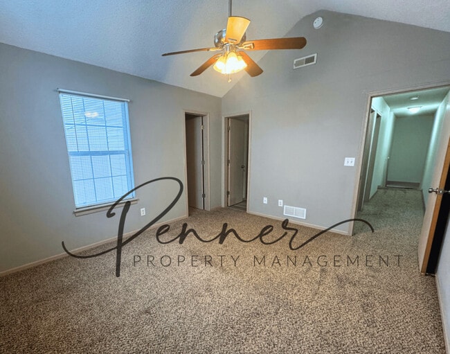 Building Photo - 503 NE 1st St