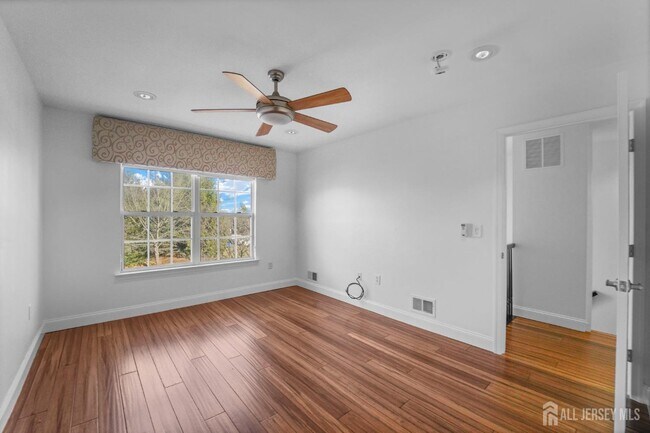 Building Photo - 13 Jill Ct