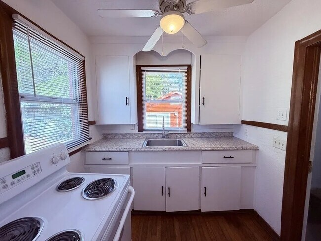 Building Photo - 27 E 63rd St