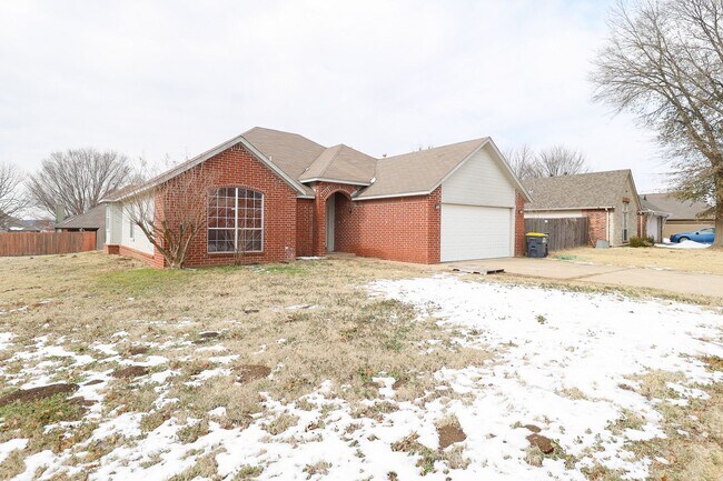 Building Photo - 3 Bed 2 Bath in Jenks - Available Now!