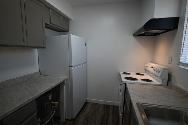 Building Photo - 378 N 13th St