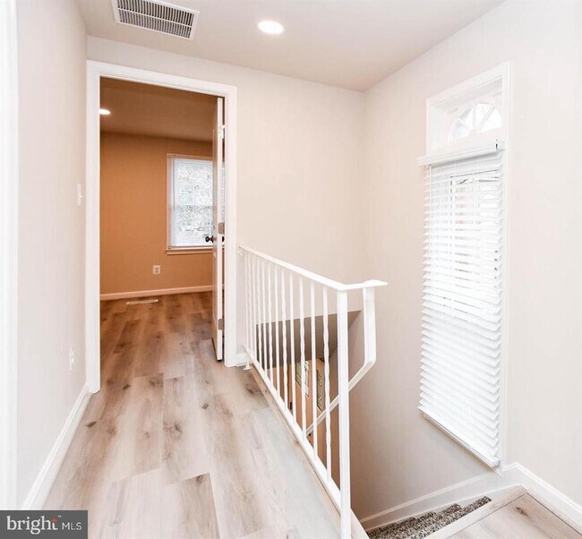 Building Photo - 20569 Strath Haven Dr