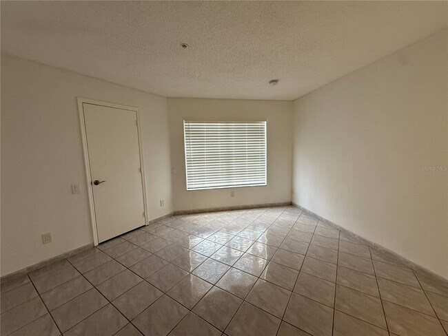 Building Photo - 3900 Southpointe Dr