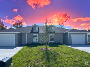 Building Photo - READY NOW Beautiful 2/2 Duplex in Palm Coast