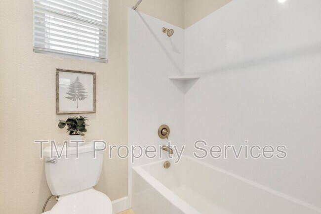 Building Photo - 1141 Vista Verde Dr