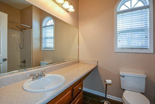 Building Photo - 1014 Summer Pl NW