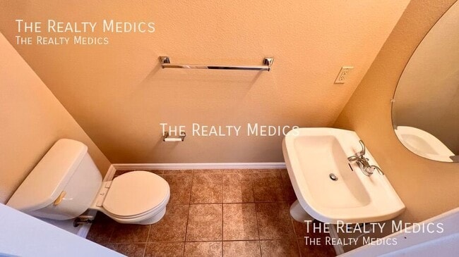 Building Photo - 3732 Avalon Park E Blvd