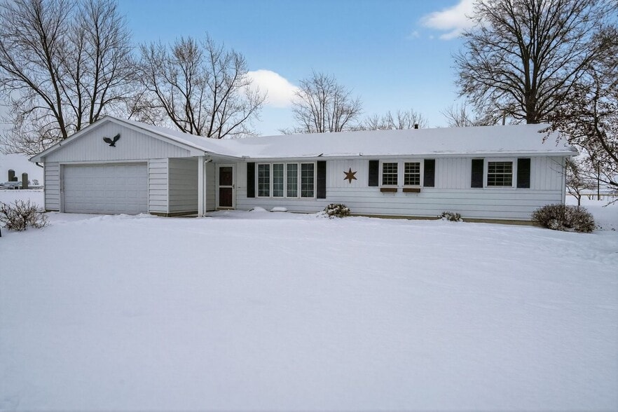 Building Photo - 20728 Old 24 E Rd