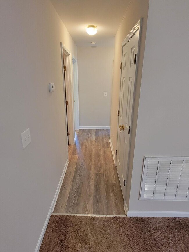 Building Photo - Beautiful three bedroom two bathroom house...