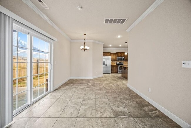 Building Photo - 547 N Longfellow Ln