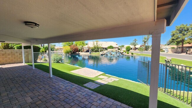Building Photo - Waterfront living in Chandler!