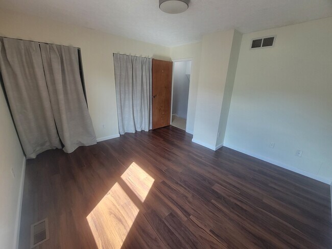 Building Photo - 8173 Newark Ave