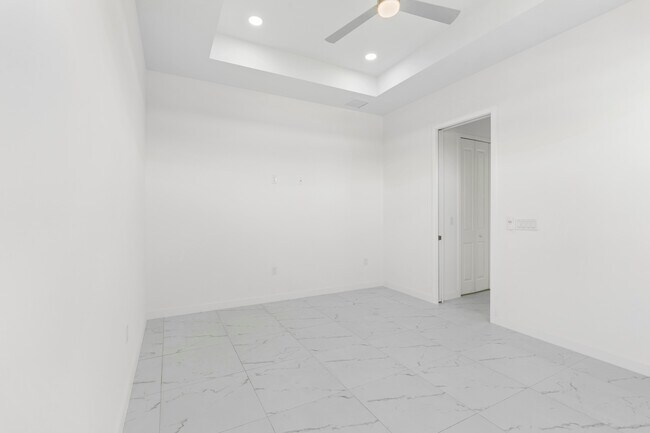 Building Photo - 4233 Jacaranda Pkwy W