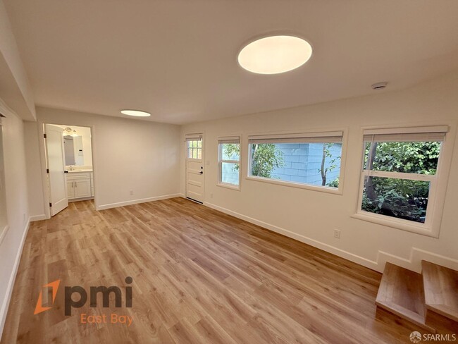Building Photo - 4570 Alhambra Way