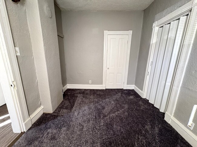 Building Photo - Charming 2 Bedroom Home for Rent & In Grea...