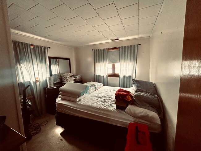 Building Photo - 98 Richard St