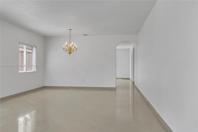 Building Photo - 865 SW 6th St