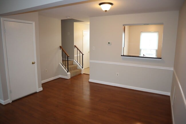 Building Photo - Spacious Townhome in Gaithersburg