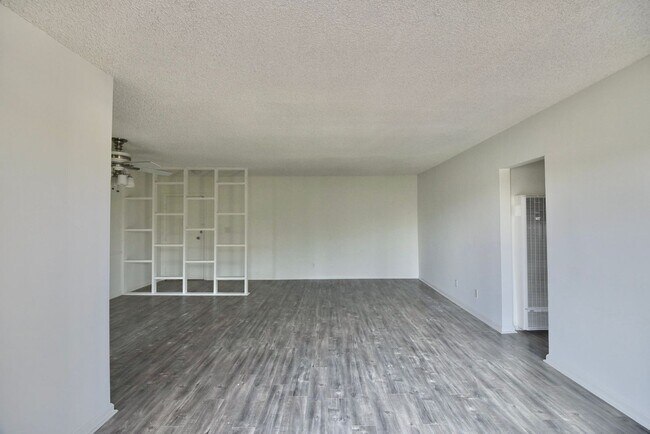 Building Photo - 5502 Corteen Pl