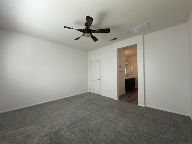Building Photo - 5617 Buckthorn Ct