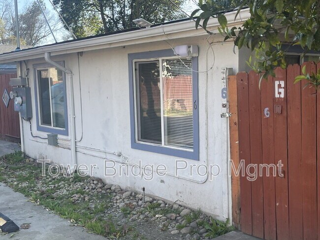 Building Photo - 474 Harding Ave