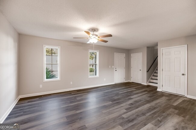 Building Photo - 380 River Trace Dr